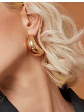 New! Gold Chunky Lightweight Hoop Earrings (2008) NWOT
